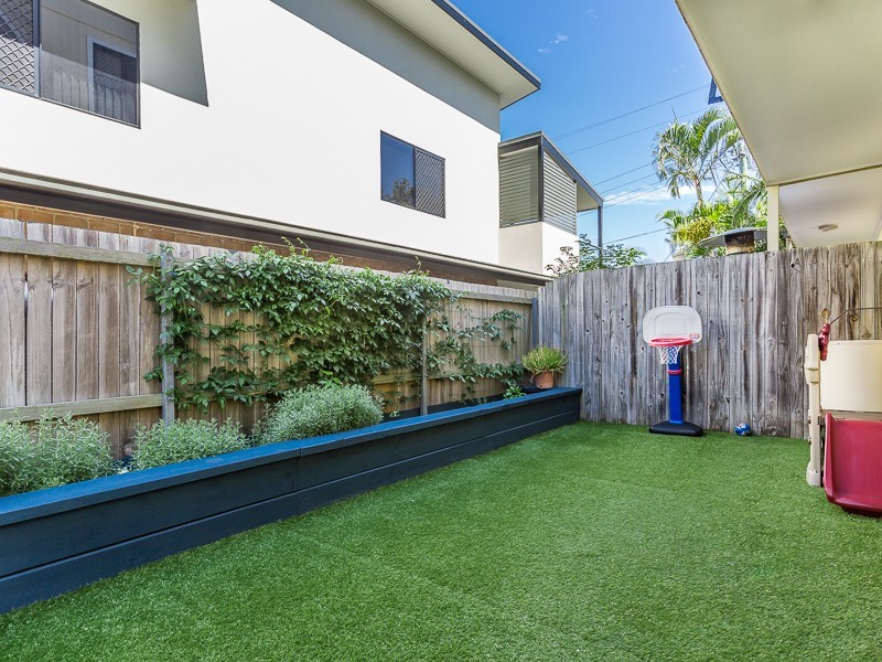 2/16 GEORGINA ST, Woody Point QLD 4019