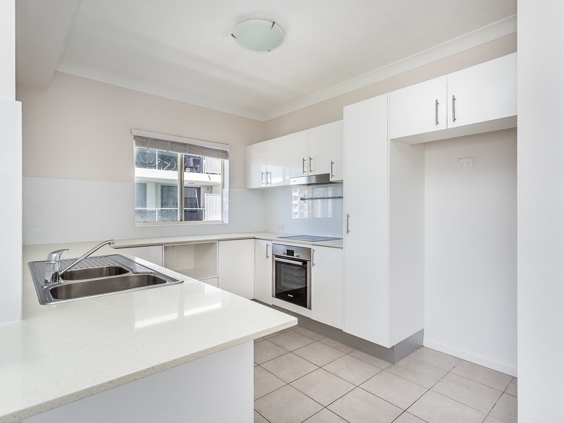 15/8 BUNTON STREET, Scarborough QLD 4020
