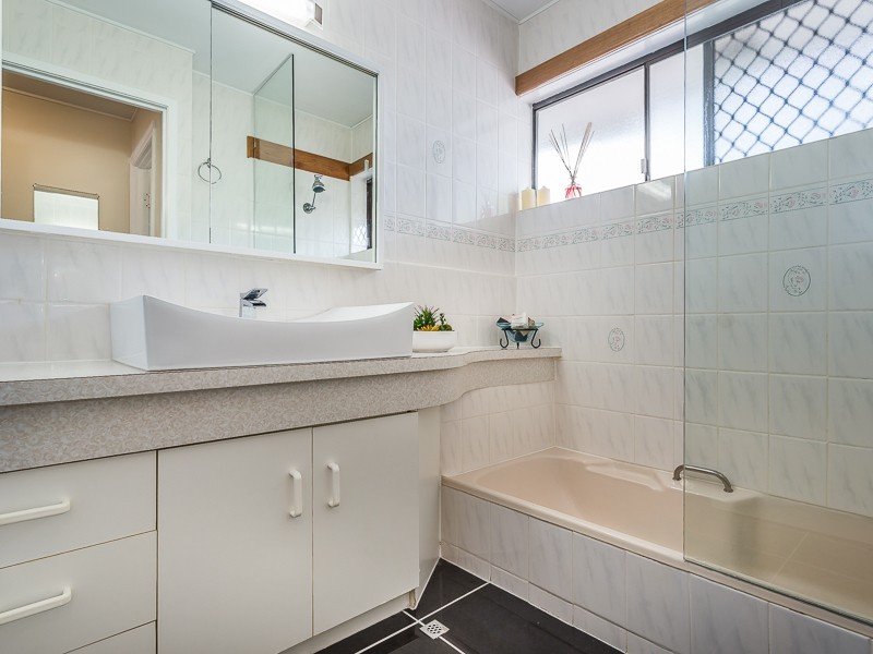 24 LUCINDA STREET, Clontarf QLD 4019