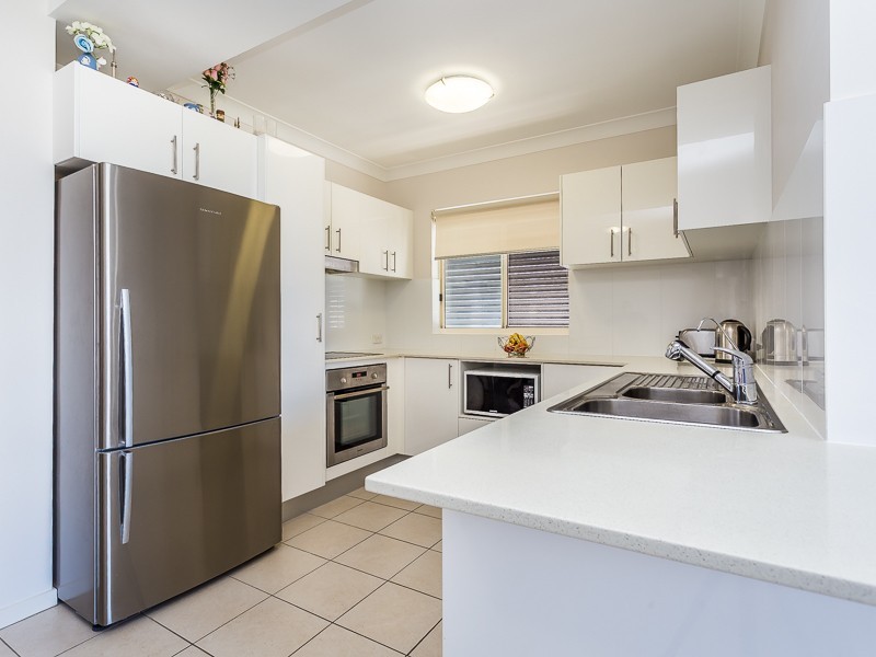 18/8  BUNTON STREET, Scarborough QLD 4020