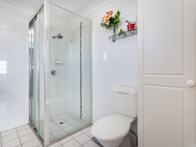 18/8  BUNTON STREET, Scarborough QLD 4020
