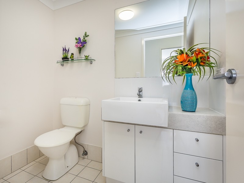 18/8  BUNTON STREET, Scarborough QLD 4020