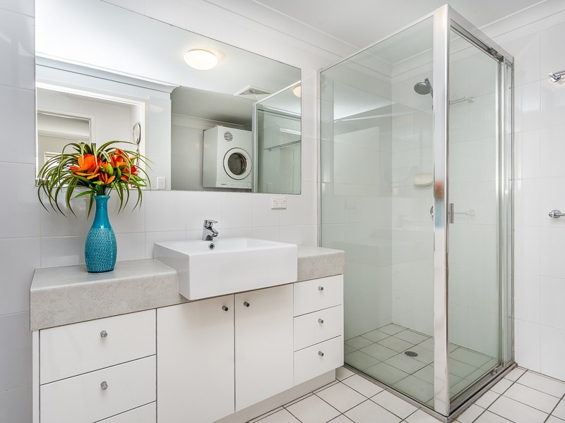 18/8  BUNTON STREET, Scarborough QLD 4020