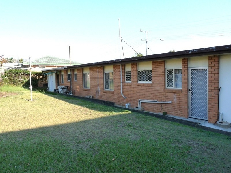 1 & 2/224  MACDONNELL RD, Clontarf QLD 4019