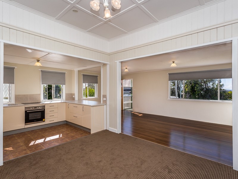 15 WHYTECLIFFE PARADE, Woody Point QLD 4019