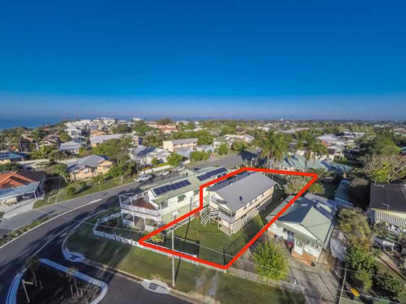 15 WHYTECLIFFE PARADE, Woody Point QLD 4019