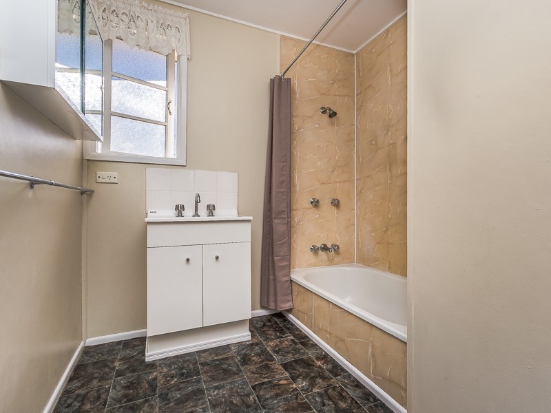 15 WHYTECLIFFE PARADE, Woody Point QLD 4019