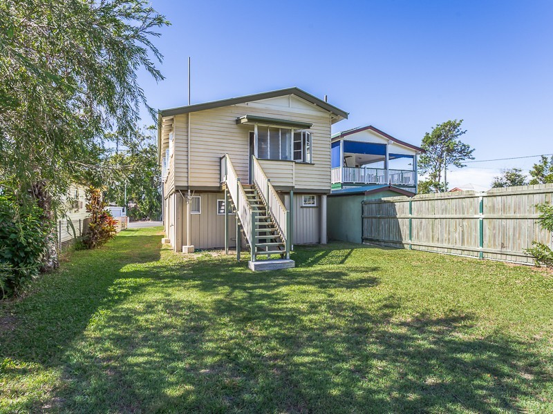 15 WHYTECLIFFE PARADE, Woody Point QLD 4019