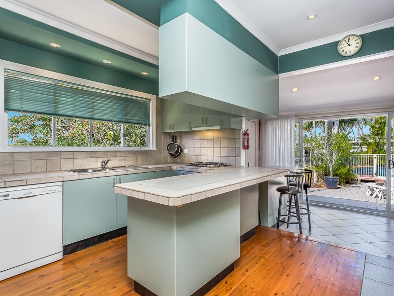 27 DEANS STREET, Clontarf QLD 4019
