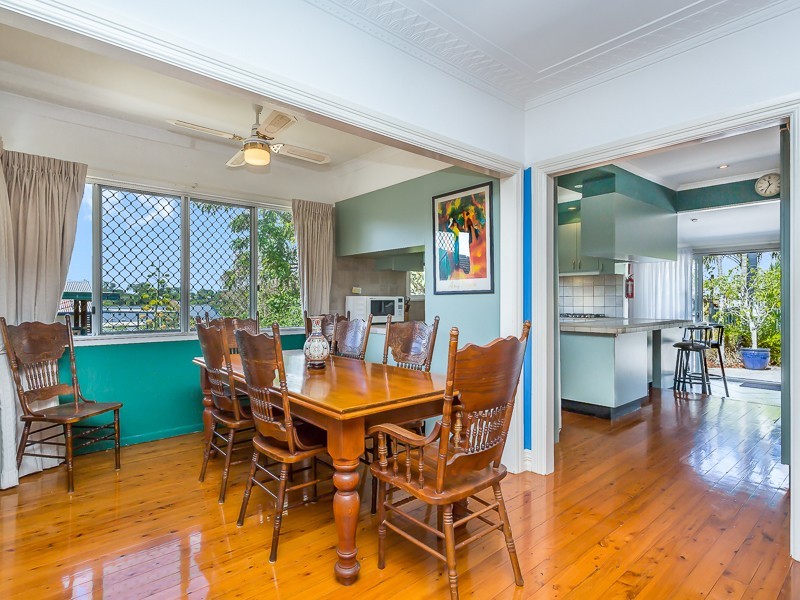 27 DEANS STREET, Clontarf QLD 4019