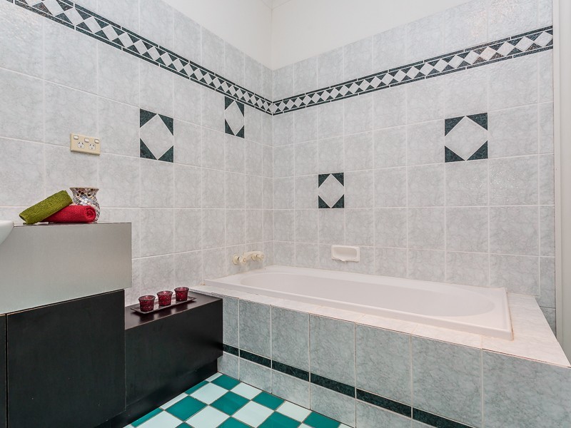 27 DEANS STREET, Clontarf QLD 4019