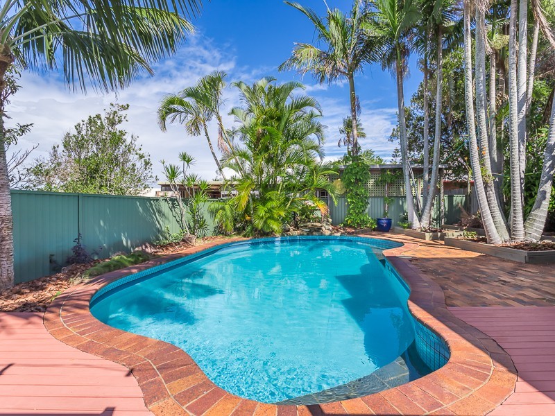 27 DEANS STREET, Clontarf QLD 4019