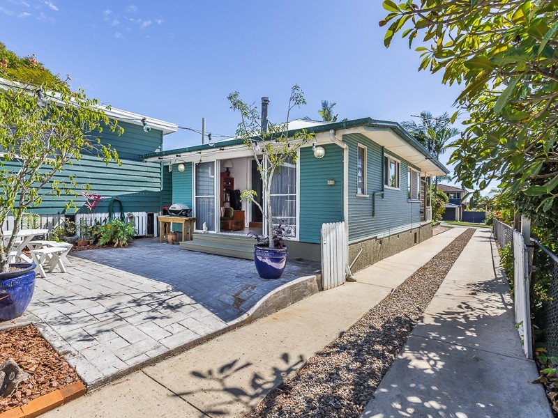 27 DEANS STREET, Clontarf QLD 4019