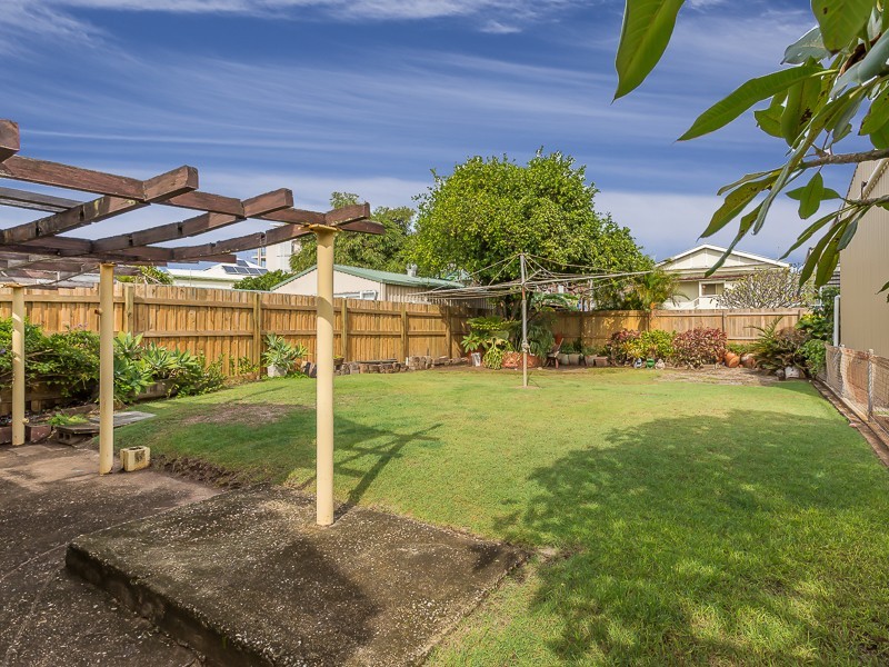 37 FLINDERS PDE, Scarborough QLD 4020