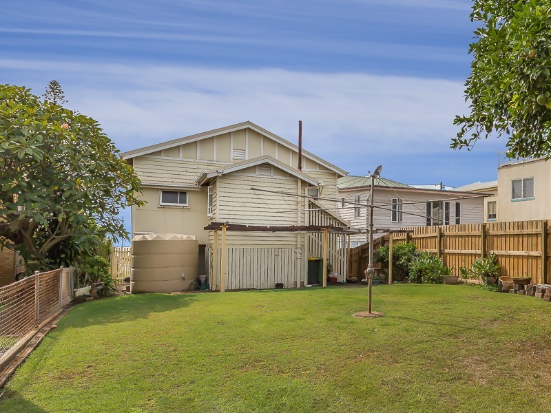 37 FLINDERS PDE, Scarborough QLD 4020