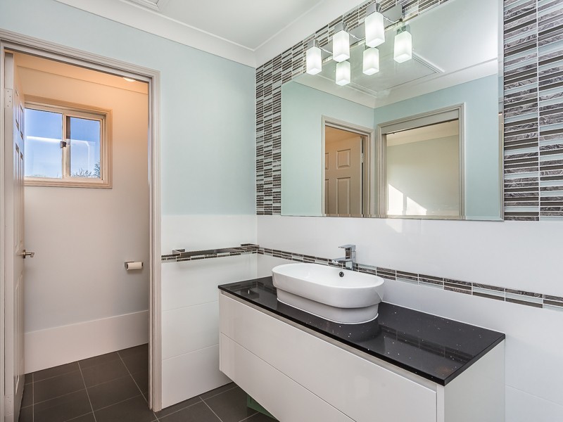 7 INTREPID COURT, Newport QLD 4020