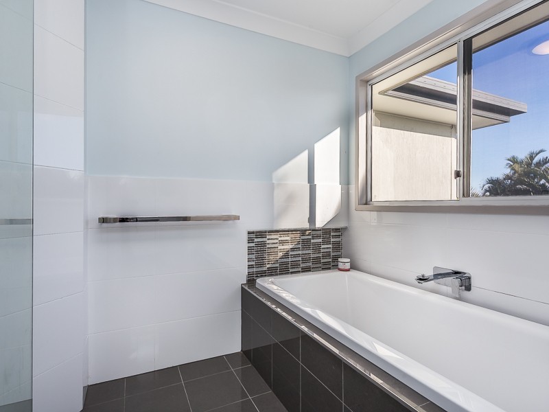 7 INTREPID COURT, Newport QLD 4020