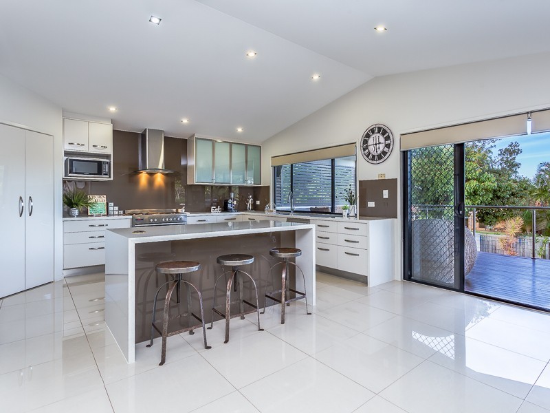 84 SEAVILLE AVE, Scarborough QLD 4020