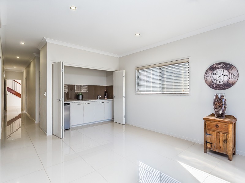 84 SEAVILLE AVE, Scarborough QLD 4020