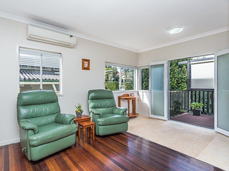 38 PEARL ST, Scarborough QLD 4020