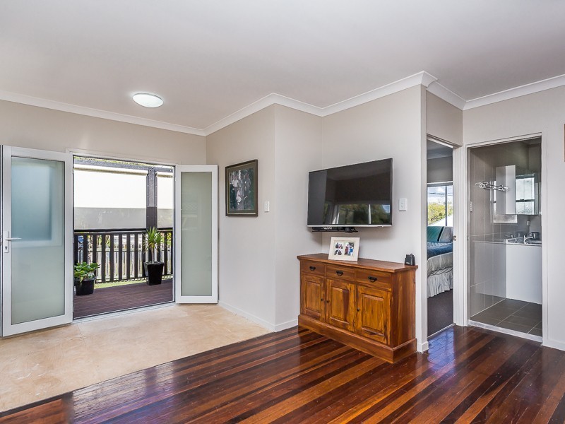 38 PEARL ST, Scarborough QLD 4020