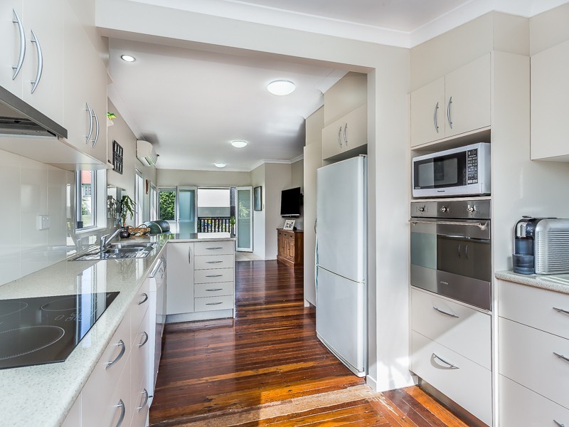 38 PEARL ST, Scarborough QLD 4020