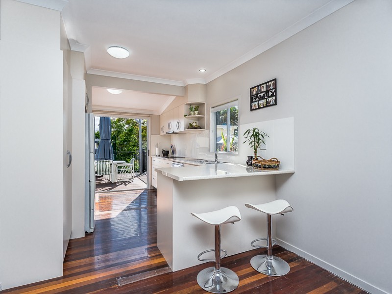 38 PEARL ST, Scarborough QLD 4020