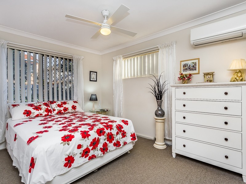 2/139 PRINCE EDWARD PARADE, Scarborough QLD 4020