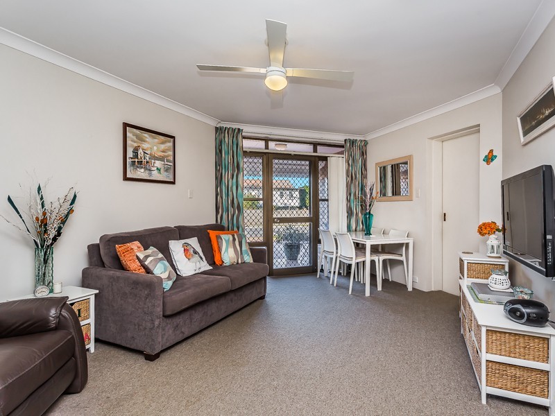 2/139 PRINCE EDWARD PARADE, Scarborough QLD 4020