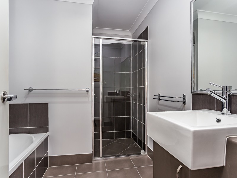 34 LUCAS ST, Scarborough QLD 4020