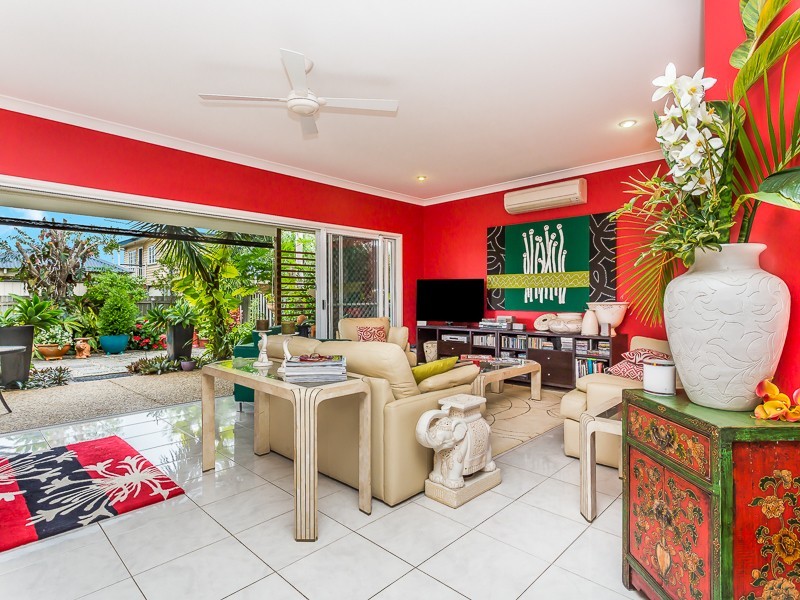 588a OXLEY AVE, Scarborough QLD 4020
