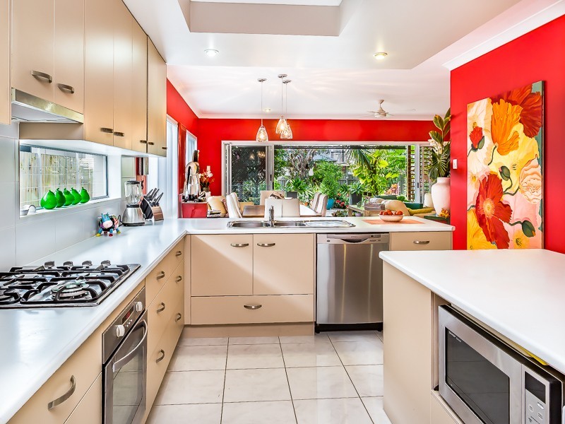 588a OXLEY AVE, Scarborough QLD 4020