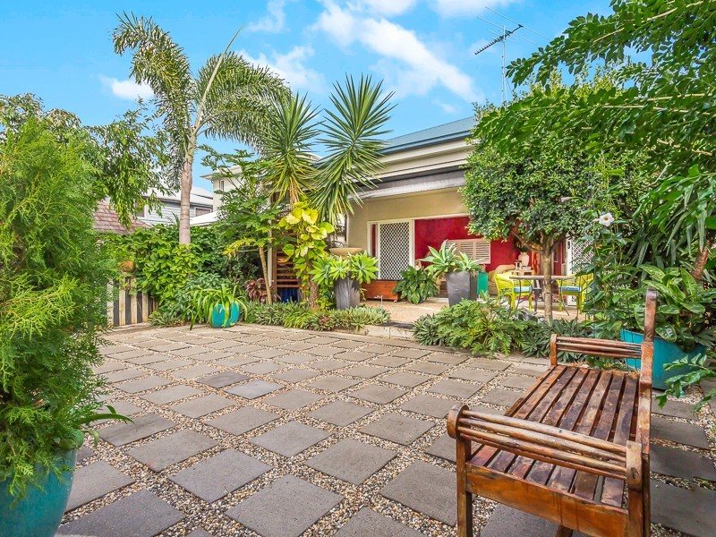 588a OXLEY AVE, Scarborough QLD 4020