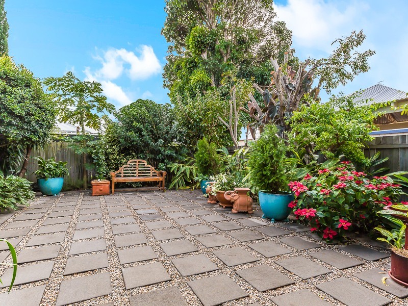588a OXLEY AVE, Scarborough QLD 4020