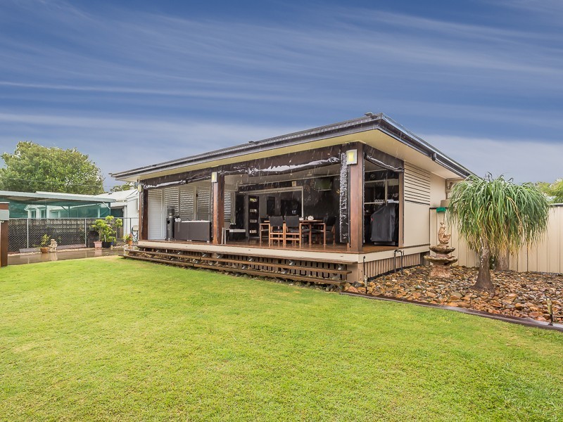 15 SANDPIPER ST, Beachmere QLD 4510