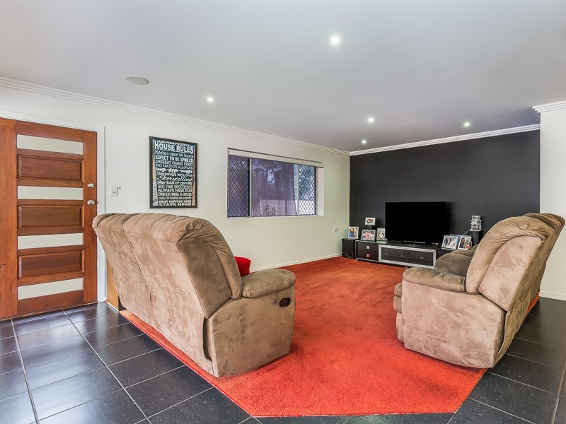 15 SANDPIPER ST, Beachmere QLD 4510