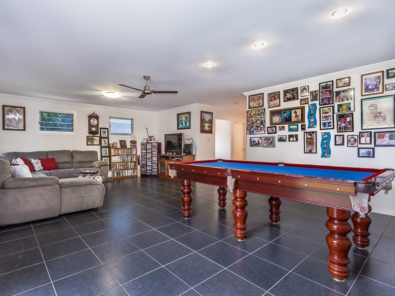 15 SANDPIPER ST, Beachmere QLD 4510