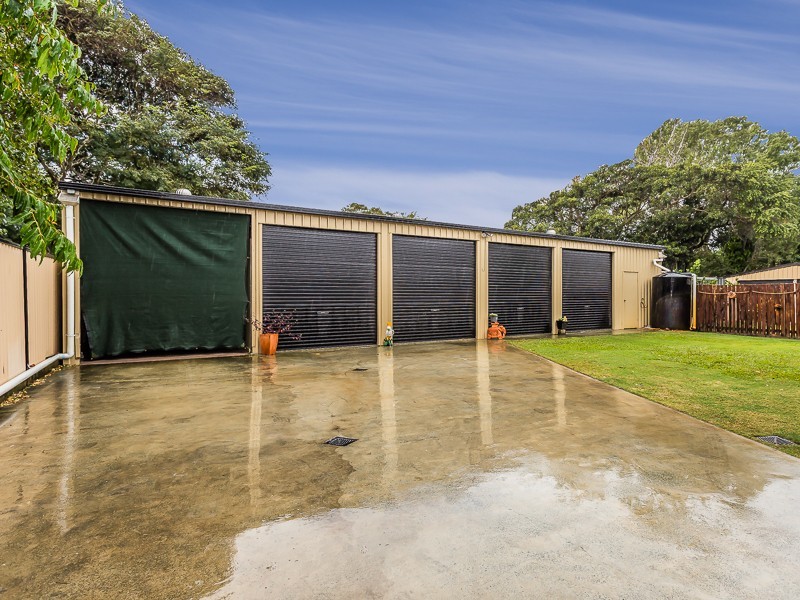 15 SANDPIPER ST, Beachmere QLD 4510