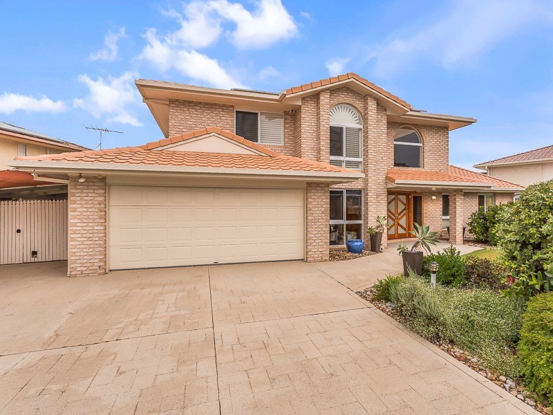 17 CONSTELLATION COURT, Newport QLD 4020