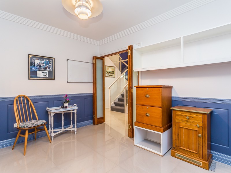 17 CONSTELLATION COURT, Newport QLD 4020