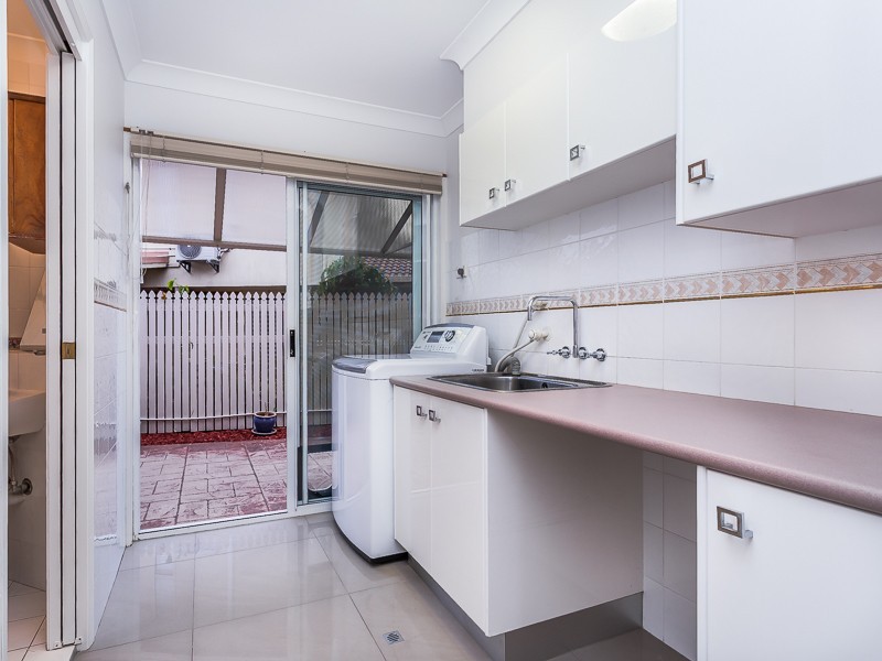 17 CONSTELLATION COURT, Newport QLD 4020