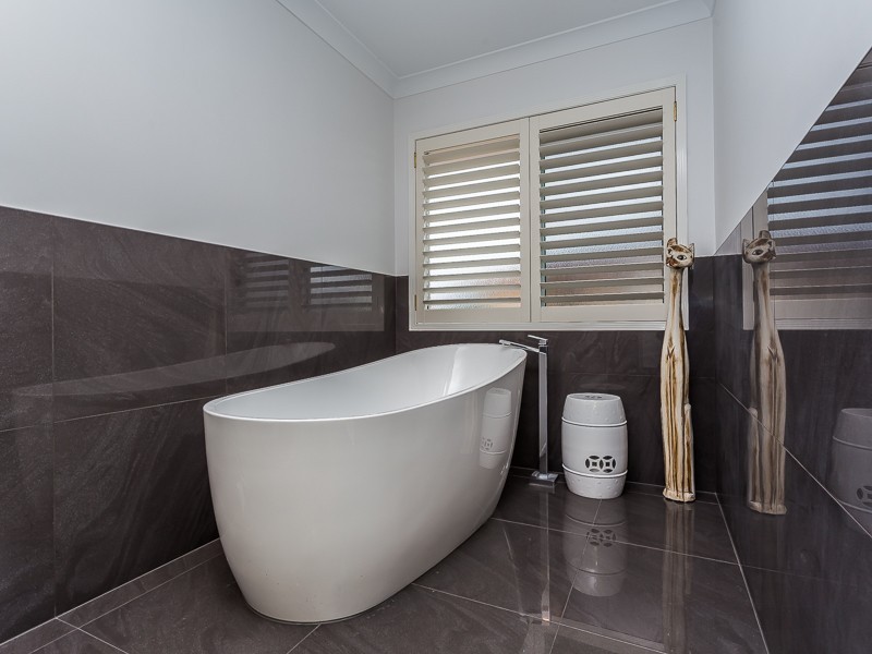 17 CONSTELLATION COURT, Newport QLD 4020