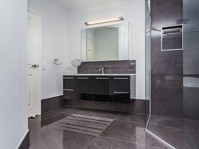 17 CONSTELLATION COURT, Newport QLD 4020