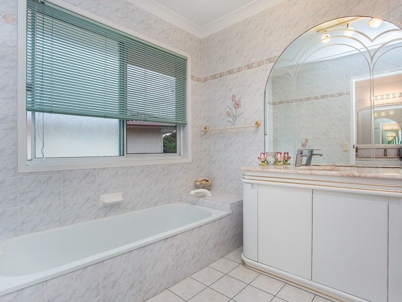 17 CONSTELLATION COURT, Newport QLD 4020