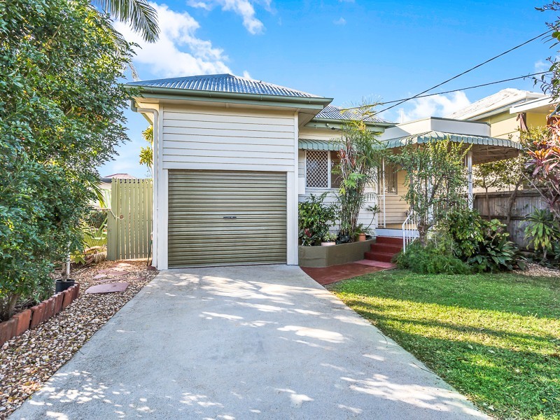 18 GRIFFITH RD, Scarborough QLD 4020
