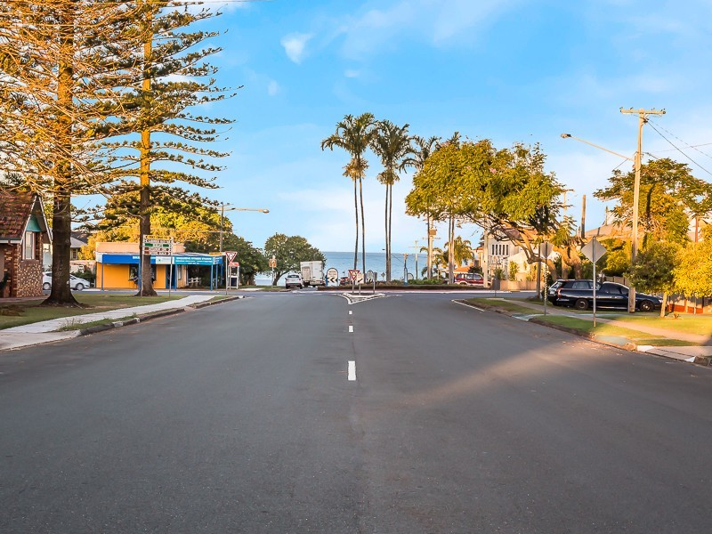 18 GRIFFITH RD, Scarborough QLD 4020