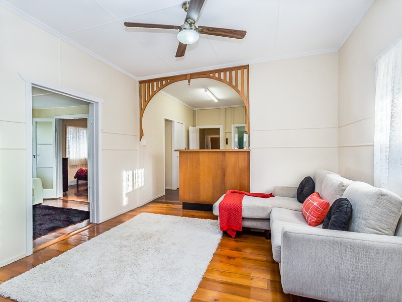 18 GRIFFITH RD, Scarborough QLD 4020