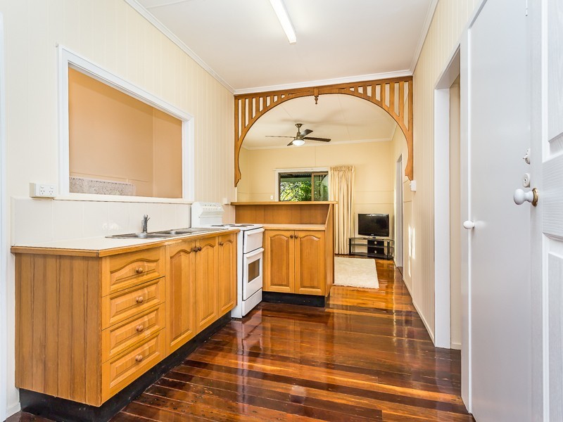 18 GRIFFITH RD, Scarborough QLD 4020