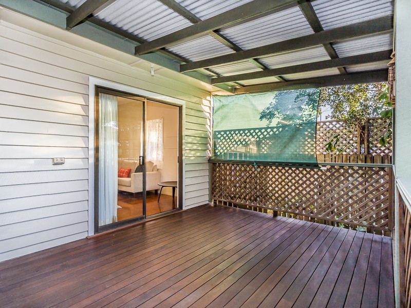 18 GRIFFITH RD, Scarborough QLD 4020