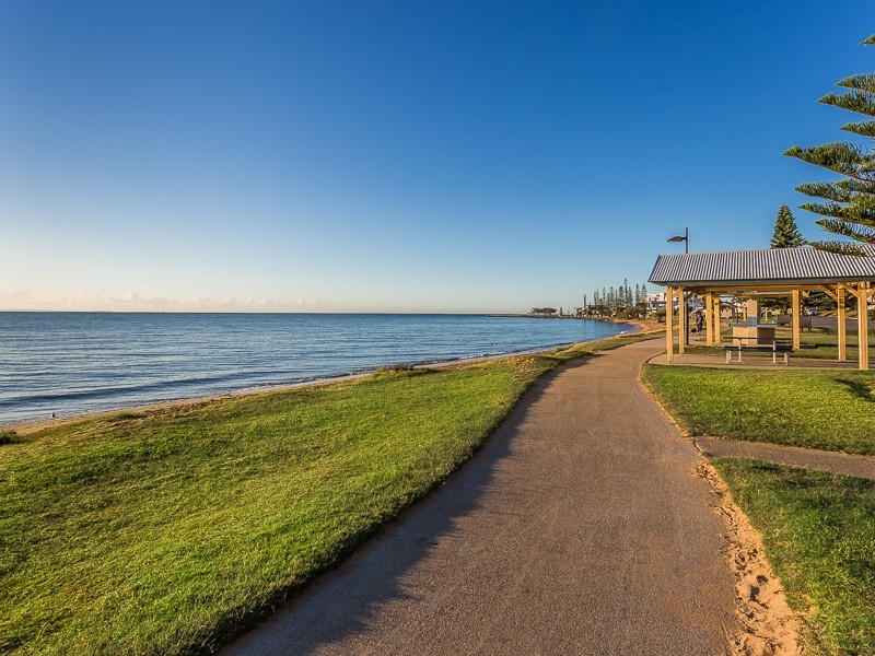 18 GRIFFITH RD, Scarborough QLD 4020